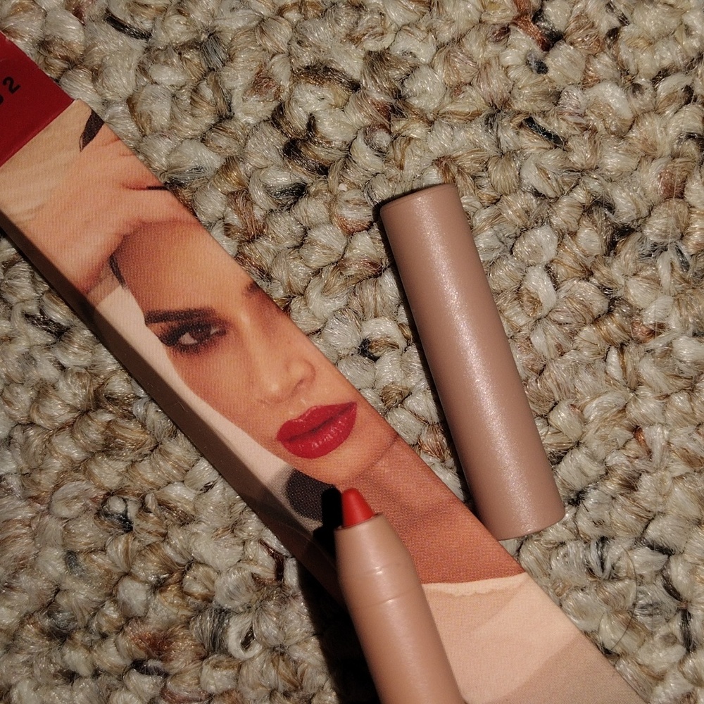 KKW #2 Lip Liner - Red 2